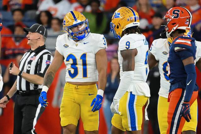 8966688_web1_gtr-PittFB2-102025