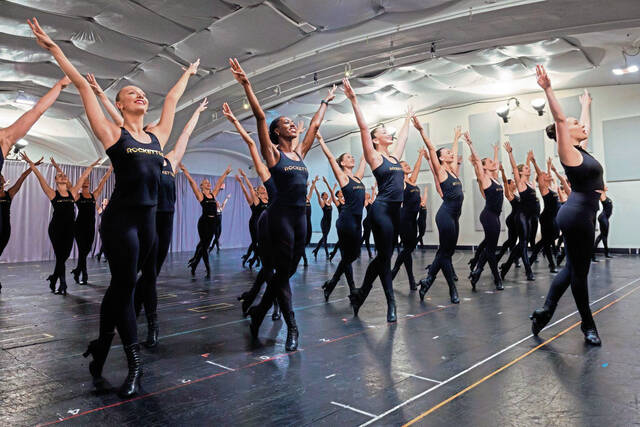 8966948_web1_vnd-Rockettes1