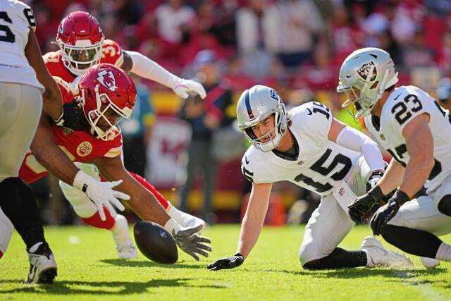 First Call: Justin Fields benched; Kenny Pickett fumbles 1st Raiders’ snap; George Pickens shines