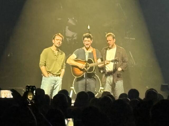 8968196_web1_ptr-mumfordandsons1