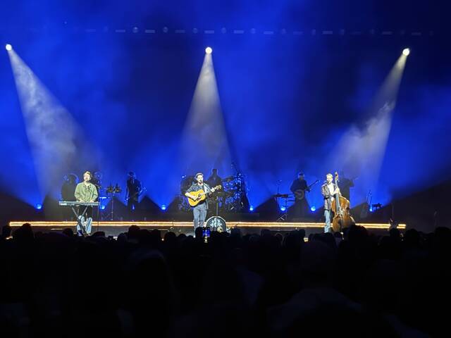8968196_web1_ptr-mumfordandsons2
