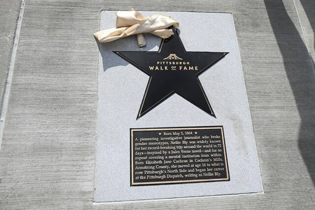 8969205_web1_ptr-WalkFameReveal002-102125
