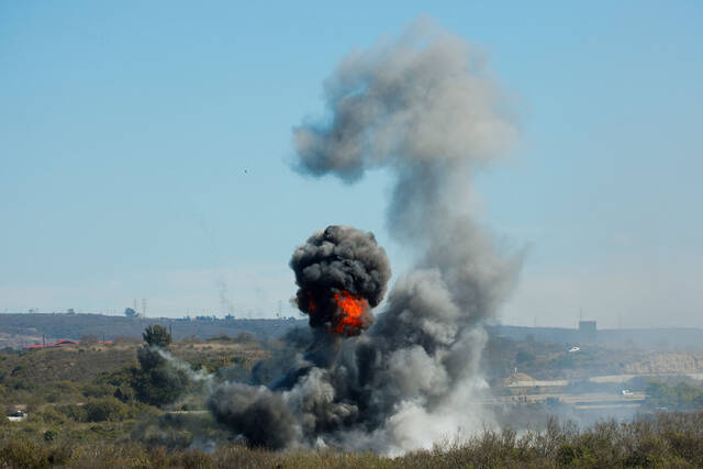 8971248_web1_2025-10-21T010628Z_1_LYNXMPEL9K00Z_RTROPTP_4_USA-MARINES-CALIFORNIA-ARTILLERY