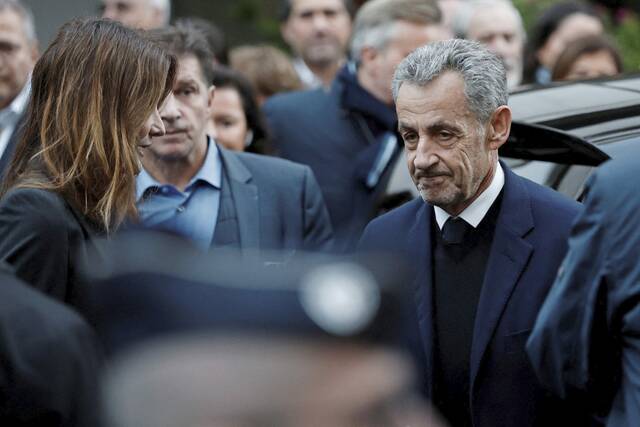 8971588_web1_2025-10-21T080441Z_1_LYNXMPEL9K098_RTROPTP_4_FRANCE-POLITICS-SARKOZY