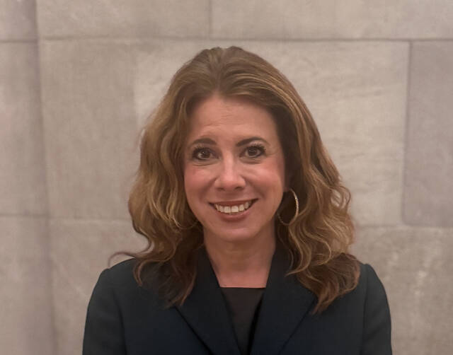 8971809_web1_julie-capone 8971809_web1_julie-capone