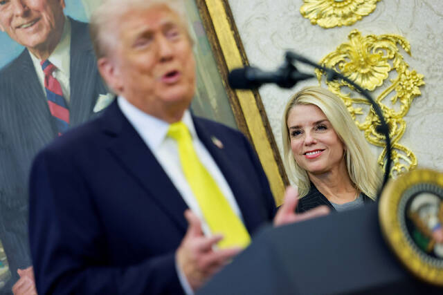 8974115_web1_2025-10-15T211555Z_2107269210_RC2LCHAKGNBI_RTRMADP_3_USA-TRUMP