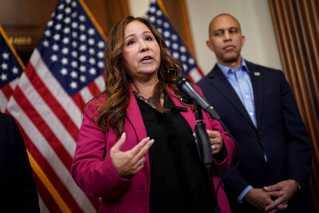 8974183_web1_2025-10-21T193001Z_67405900_RC2IGHAJOW9X_RTRMADP_3_USA-SHUTDOWN