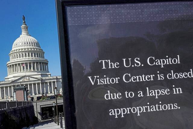8975380_web1_2025-10-01T190309Z_1_LYNXNPEL90259_RTROPTP_4_USA-SHUTDOWN