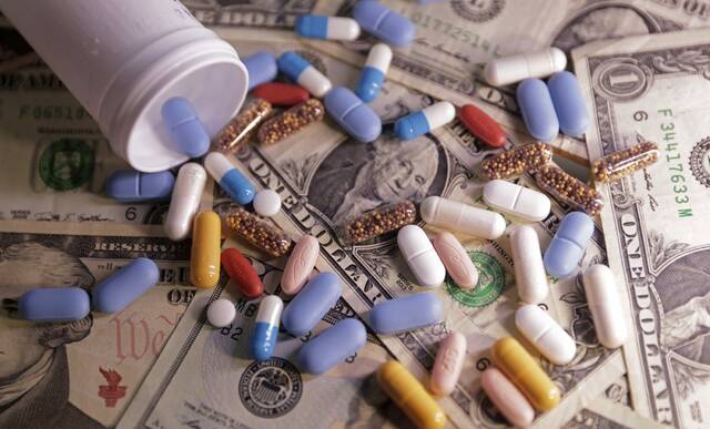 8975406_web1_GTR-familyhealthcarecosts001