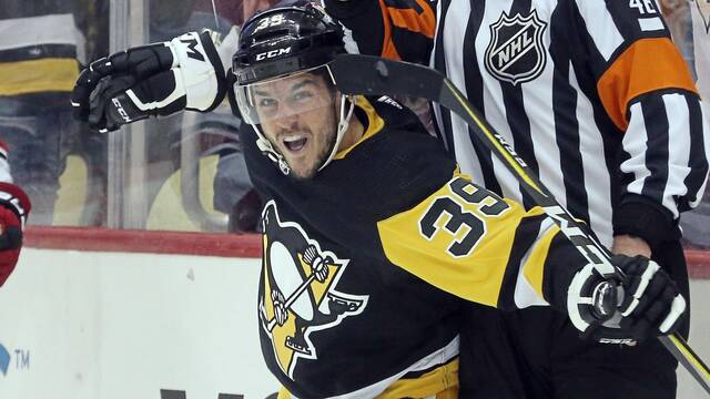 8975456_web1_2018-01-24T015757Z_674043212_NOCID_RTRMADP_3_NHL-CAROLINA-HURRICANES-AT-PITTSBURGH-PENGUINS
