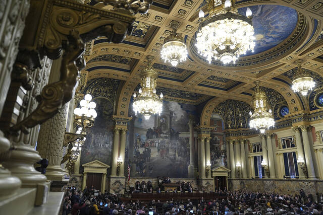 8976773_web1_AP25035635102169