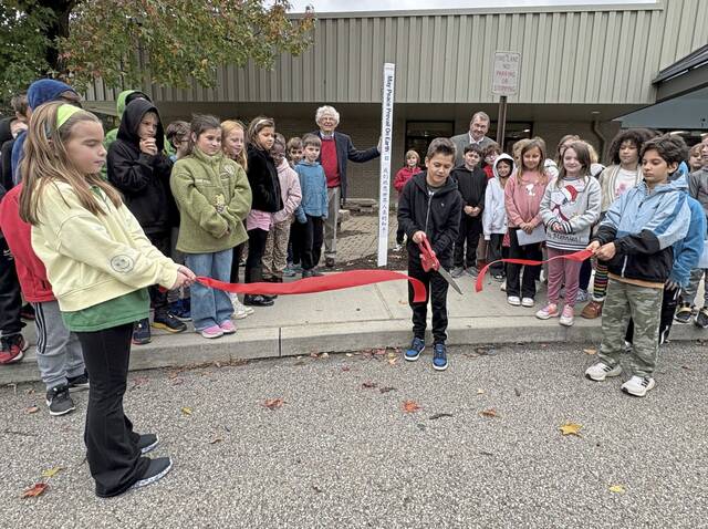 8978644_web1_HER-PeacePoll2-103025 8978644_web1_HER-PeacePoll2-103025