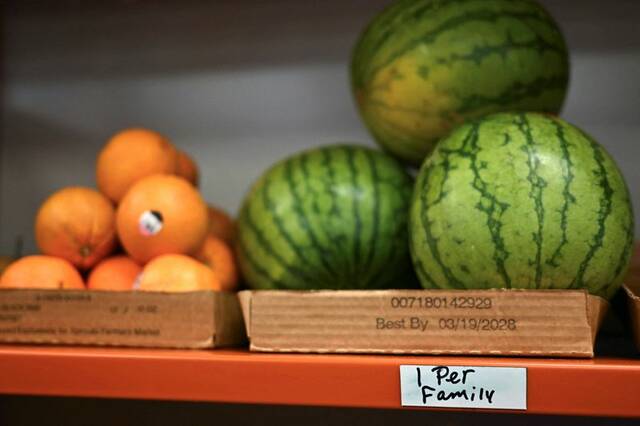 8980446_web1_2025-10-23T164654Z_1_LYNXMPEL9M0X6_RTROPTP_3_USA-SHUTDOWN-HUNGER