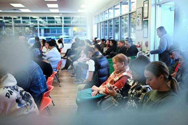 8980446_web1_2025-10-23T164654Z_1_LYNXMPEL9M0X7_RTROPTP_3_USA-SHUTDOWN-HUNGER