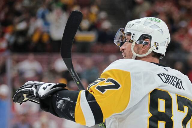 8980949_web1_2025-10-24T000727Z_802570413_MT1USATODAY27400369_RTRMADP_3_NHL-PITTSBURGH-PENGUINS-AT-FLORIDA-PANTHERS