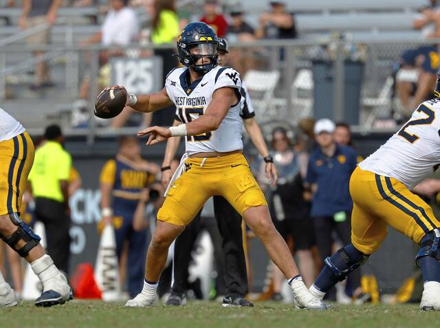 8984285_web1_gtr-WVUfootball-102525