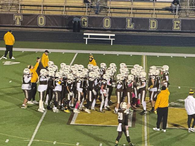 Highlands offense overpowers Valley, secures home playoff game