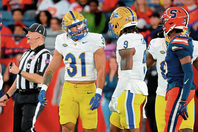 8987526_web1_gtr-PittFB2-102025