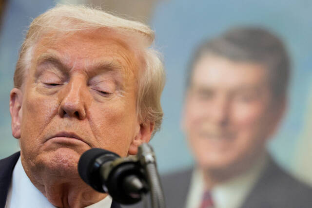 8987606_web1_2025-10-24T224612Z_1486647561_RC29DHAV05T5_RTRMADP_3_USA-TRUMP-REAGAN