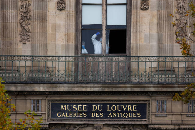 8988993_web1_2025-10-19T161952Z_400991512_RC22FHASYUW0_RTRMADP_3_FRANCE-CRIME-LOUVRE 8988993_web1_2025-10-19T161952Z_400991512_RC22FHASYUW0_RTRMADP_3_FRANCE-CRIME-LOUVRE