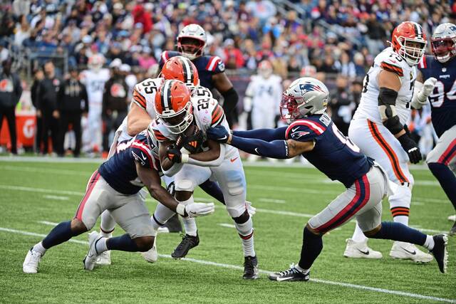 8989596_web1_gtr-Browns-102725