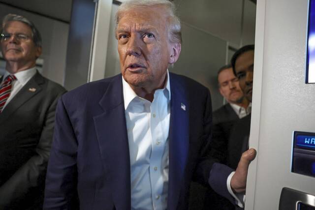 8990978_web1_2025-10-27T081814Z_1139218101_RC28KHAB44FS_RTRMADP_3_USA-TRUMP-JAPAN