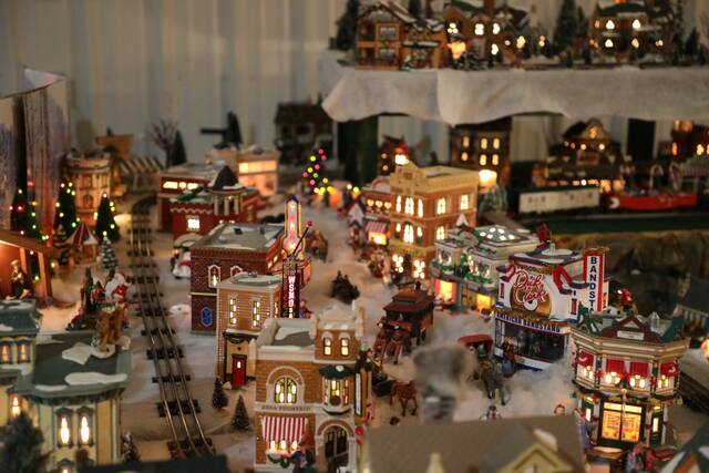 8991340_web1_part-trolleymusholiday-102725 8991340_web1_part-trolleymusholiday-102725