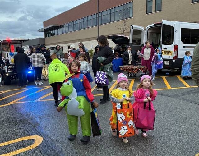 8991510_web1_pal-lo-trunktreat-103025 8991510_web1_pal-lo-trunktreat-103025