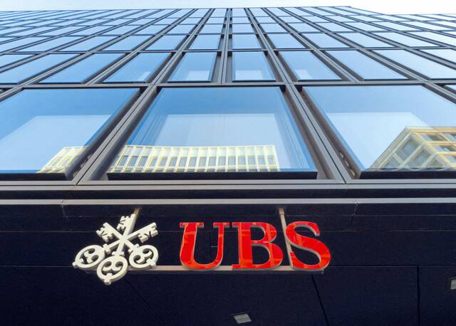 8991533_web1_2025-10-27T143230Z_1_LYNXMPEL9Q0MF_RTROPTP_4_UBS-GROUP-SWISS-COURT