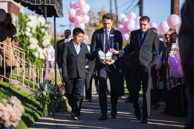 8995256_web1_PTR-bella10-102925