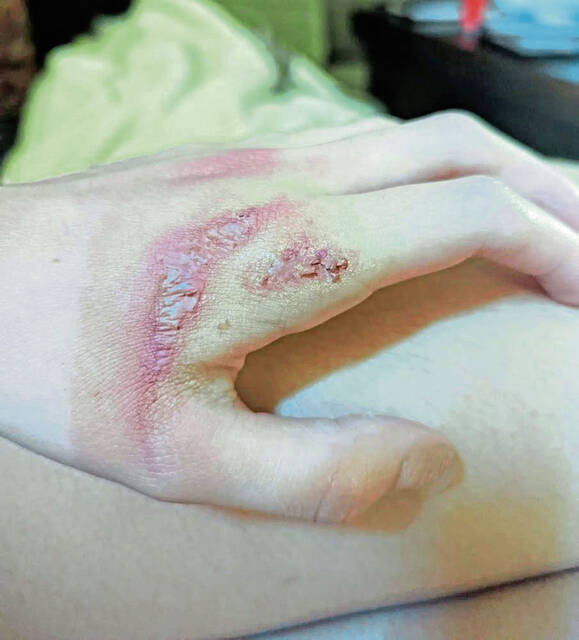 8995480_web1_vnd-FXmakeup-103025--5-