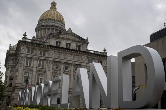 8996153_web1_gtr-furloughs3-092525