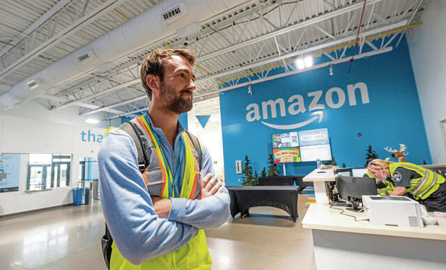 8997952_web1_gtr-WarehouseWorkers100-101525 8997952_web1_gtr-WarehouseWorkers100-101525