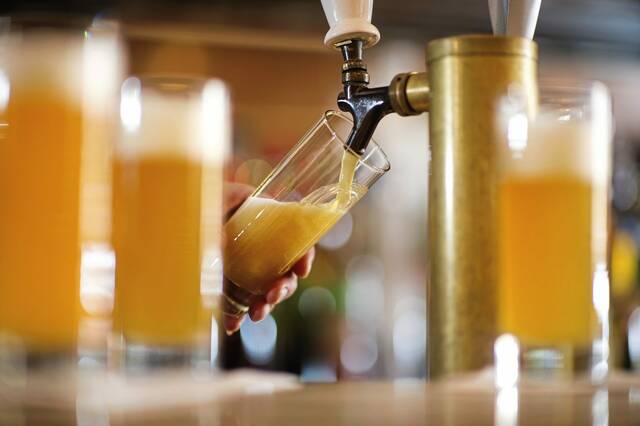 8997985_web1_web-beerpour