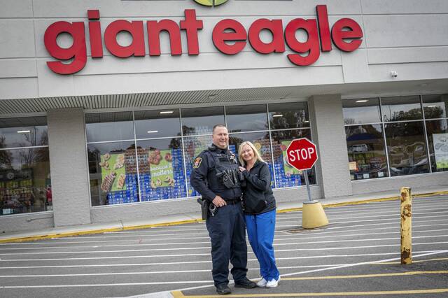 8998326_web1_vnd-Arnoldsaves1