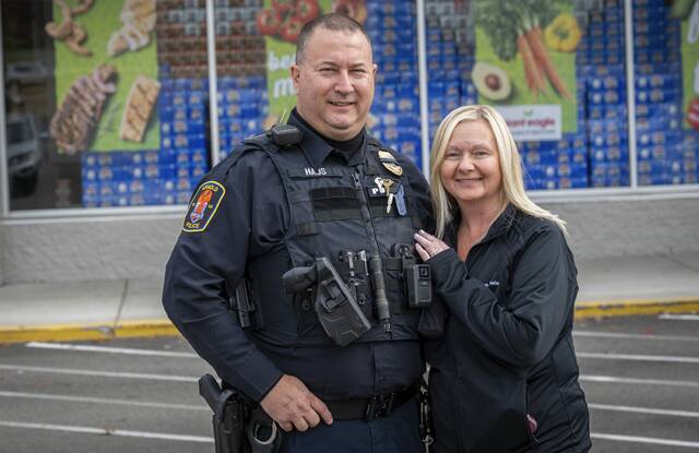 8998326_web1_vnd-Arnoldsaves2