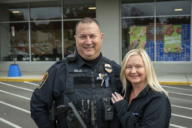 8998326_web1_vnd-Arnoldsaves3