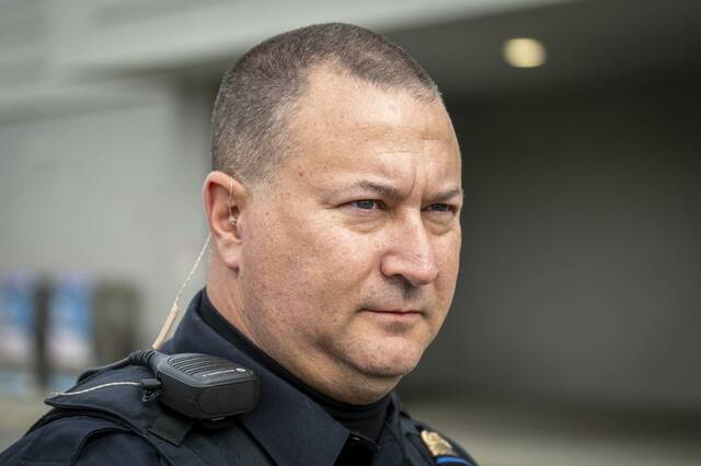 8998326_web1_vnd-Arnoldsaves4