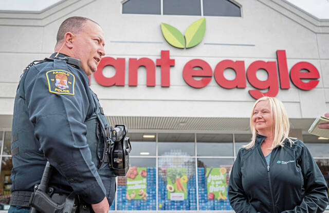 8998326_web1_vnd-Arnoldsaves5