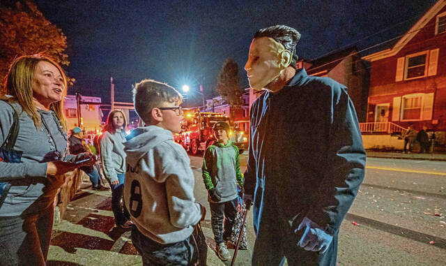 8999168_web1_gtr-MtPParade101-103025