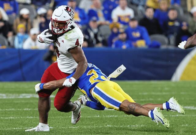 8999434_web1_gtr-PittFB-103125