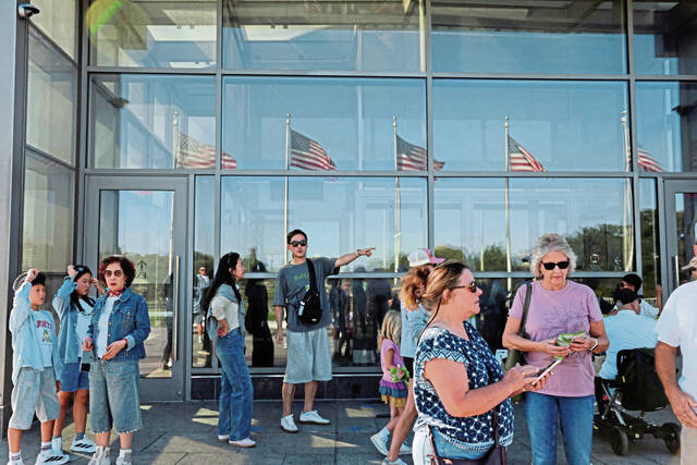 9000152_web1_2025-10-29T204206Z_2_LYNXMPEL9S0ZL_RTROPTP_4_USA-SHUTDOWN