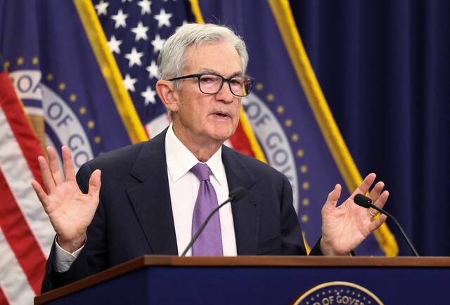 9000340_web1_2025-10-29T194119Z_1_LYNXMPEL9S12M_RTROPTP_3_USA-FED