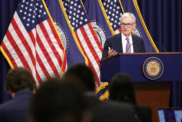 9000340_web1_2025-10-29T194119Z_1_LYNXMPEL9S12N_RTROPTP_3_USA-FED