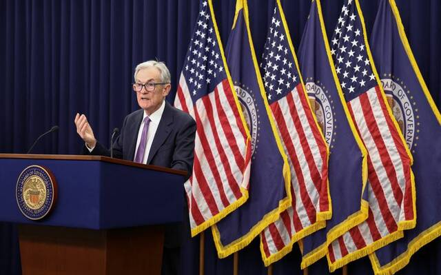 9000340_web1_2025-10-29T220947Z_2_LYNXMPEL9S13A_RTROPTP_3_USA-FED