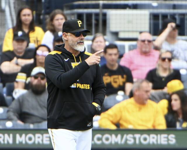 9000762_web1_ptr-BucsPadres15-050525