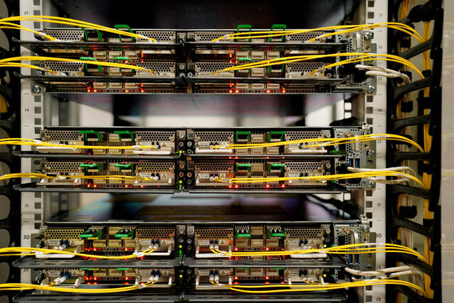 9005847_web1_2025-10-31T100217Z_846467465_RC2FUGA69W4D_RTRMADP_3_USA-COMPANIES-RESULTS-AI