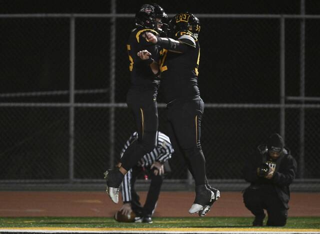 Kane Eggerton’s 3 TDs help Thomas Jefferson roll past No. 5 Mars in WPIAL quarterfinals