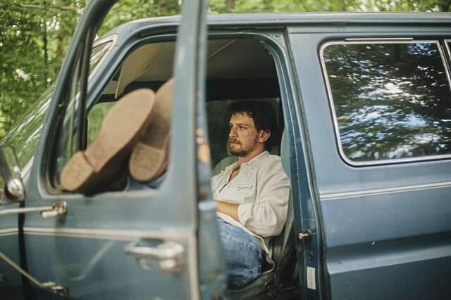 8074231_web1_ptr-LeonMacjen-110625