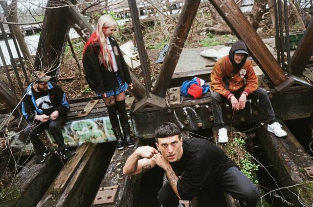 8074231_web1_ptr-TAGABOW-120525